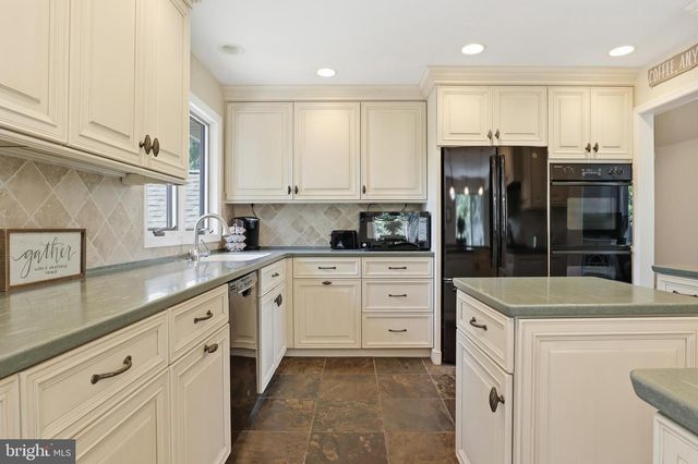 62 WALDEN RD, Lebanon, PA 17042