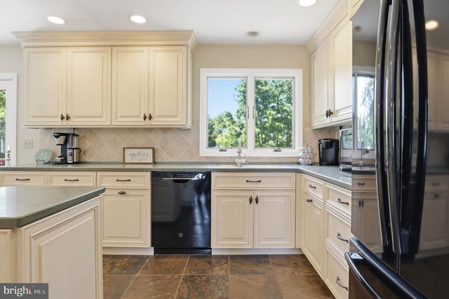 62 WALDEN RD, Lebanon, PA 17042