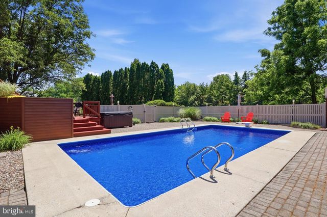 62 WALDEN RD, Lebanon, PA 17042