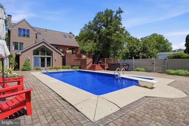 62 WALDEN RD, Lebanon, PA 17042