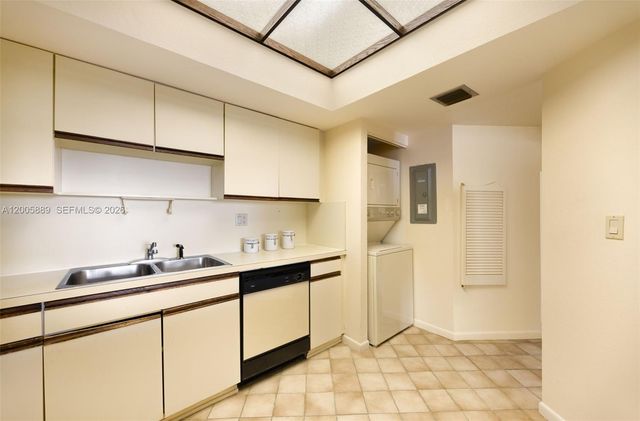 520 Brickell Key Dr A1001, Miami, FL 33131