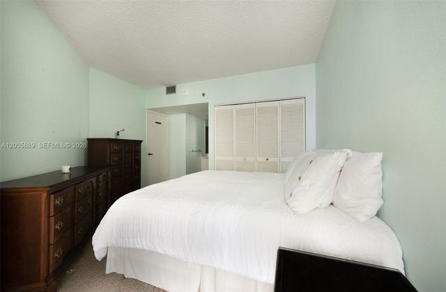 520 Brickell Key Dr A1001, Miami, FL 33131