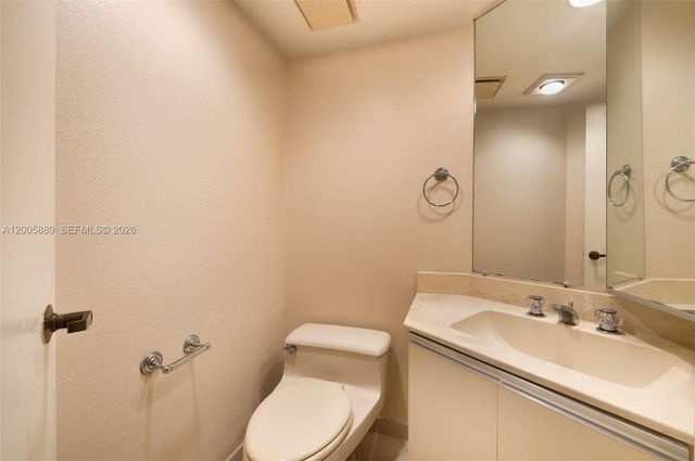 520 Brickell Key Dr A1001, Miami, FL 33131