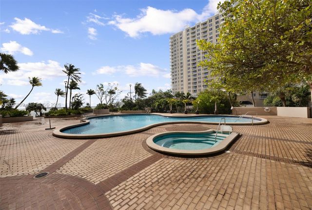 520 Brickell Key Dr A1001, Miami, FL 33131