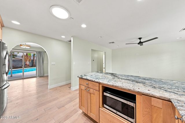 6826 E EDGEMONT Avenue, Scottsdale, AZ 85257
