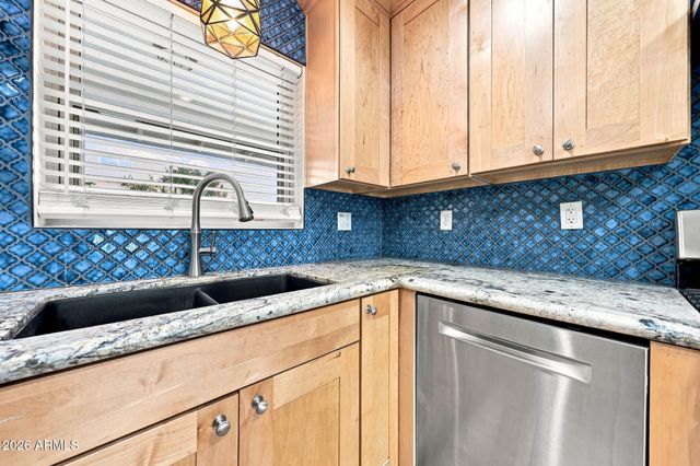 6826 E EDGEMONT Avenue, Scottsdale, AZ 85257