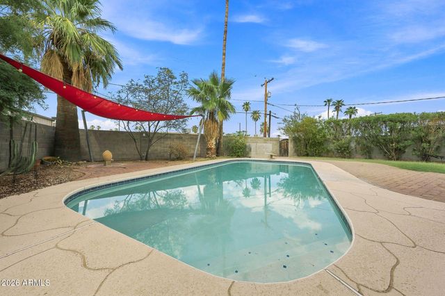 6826 E EDGEMONT Avenue, Scottsdale, AZ 85257