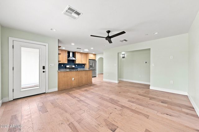 6826 E EDGEMONT Avenue, Scottsdale, AZ 85257