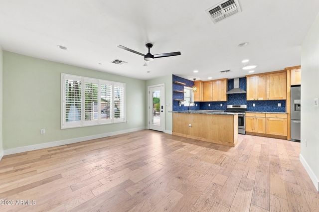 6826 E EDGEMONT Avenue, Scottsdale, AZ 85257