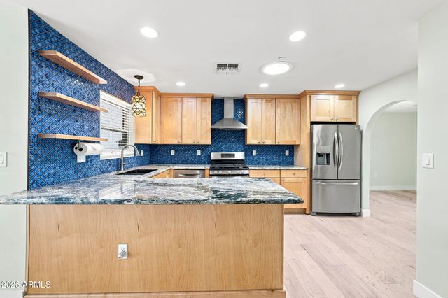 6826 E EDGEMONT Avenue, Scottsdale, AZ 85257