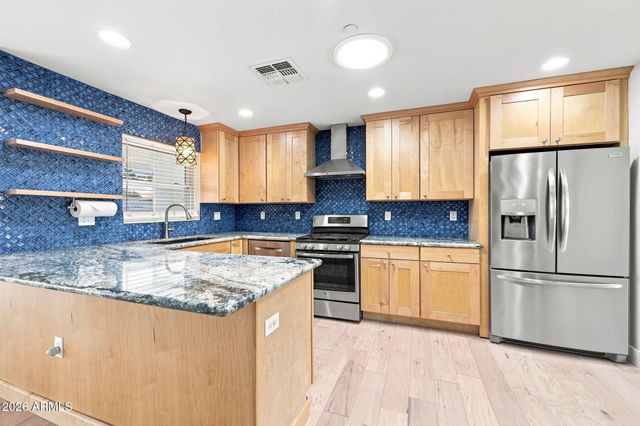 6826 E EDGEMONT Avenue, Scottsdale, AZ 85257