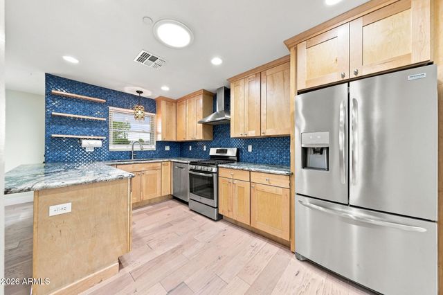 6826 E EDGEMONT Avenue, Scottsdale, AZ 85257
