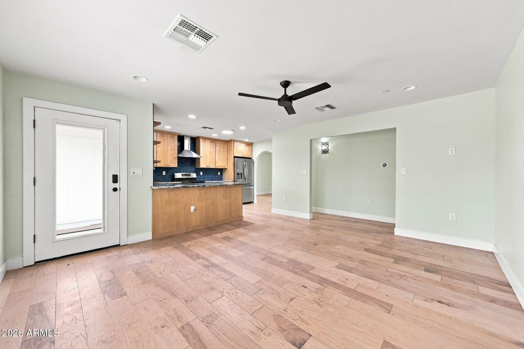 6826 E EDGEMONT Avenue, Scottsdale, AZ 85257 — photo 5