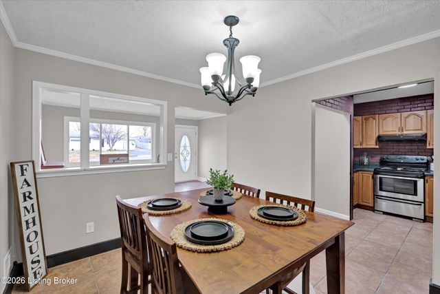 9216 Fenmore Ave, Louisville, KY 40272