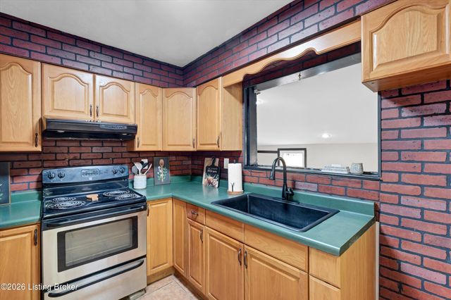 9216 Fenmore Ave, Louisville, KY 40272