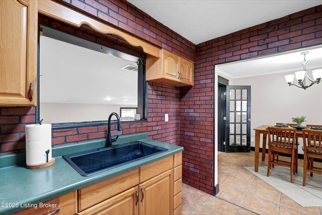 9216 Fenmore Ave, Louisville, KY 40272