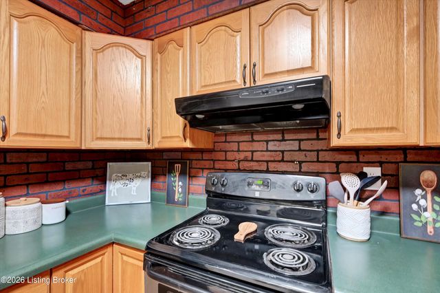 9216 Fenmore Ave, Louisville, KY 40272