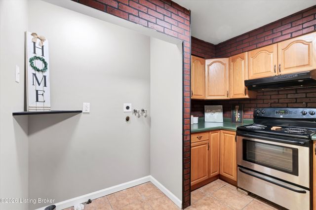 9216 Fenmore Ave, Louisville, KY 40272