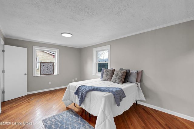 9216 Fenmore Ave, Louisville, KY 40272