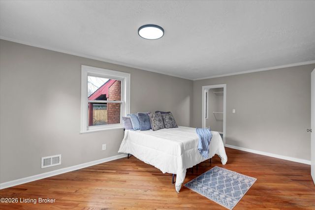 9216 Fenmore Ave, Louisville, KY 40272