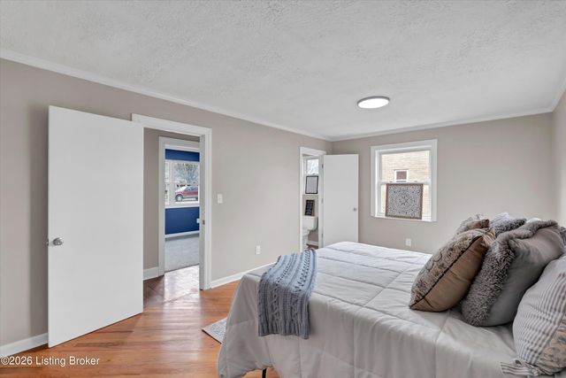 9216 Fenmore Ave, Louisville, KY 40272