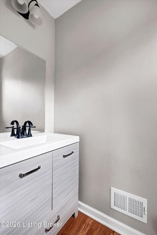 9216 Fenmore Ave, Louisville, KY 40272