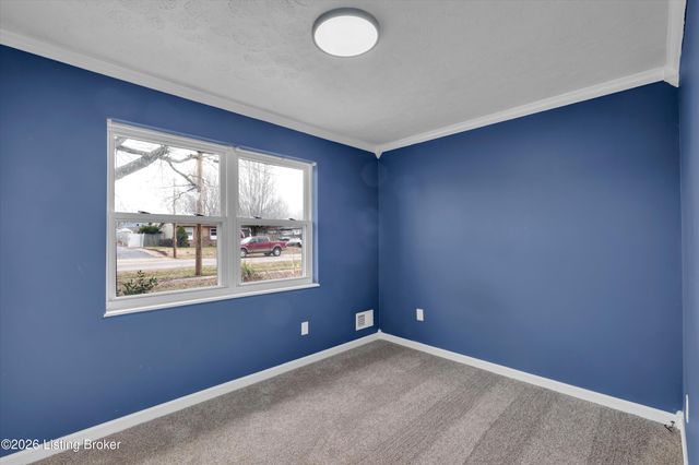 9216 Fenmore Ave, Louisville, KY 40272