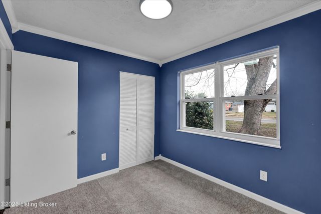 9216 Fenmore Ave, Louisville, KY 40272