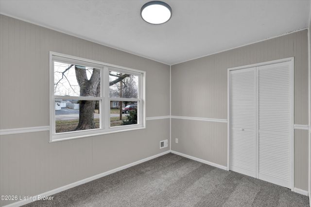 9216 Fenmore Ave, Louisville, KY 40272