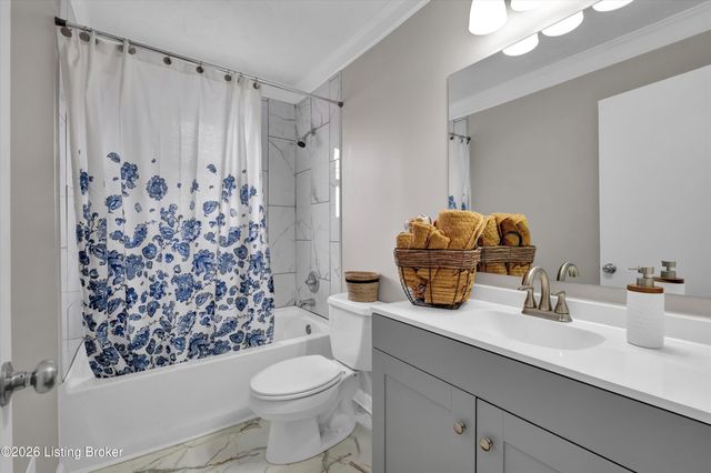 9216 Fenmore Ave, Louisville, KY 40272