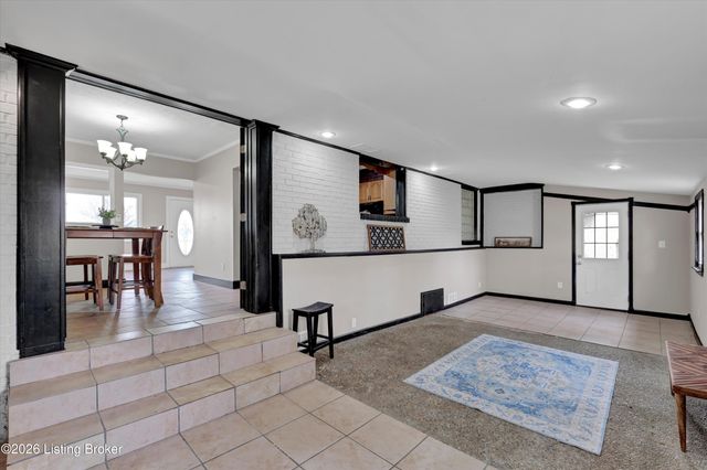 9216 Fenmore Ave, Louisville, KY 40272