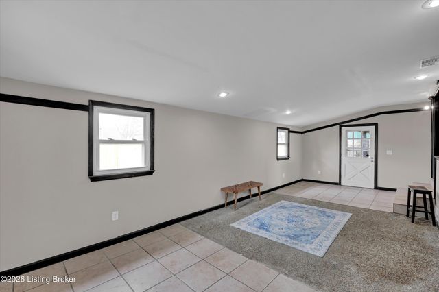 9216 Fenmore Ave, Louisville, KY 40272