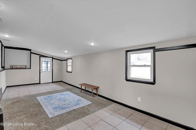 9216 Fenmore Ave, Louisville, KY 40272