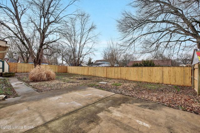 9216 Fenmore Ave, Louisville, KY 40272