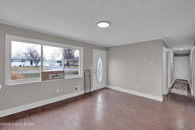 9216 Fenmore Ave, Louisville, KY 40272