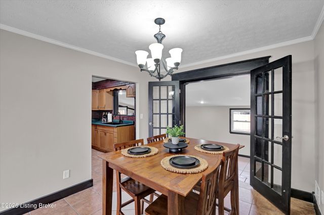 9216 Fenmore Ave, Louisville, KY 40272