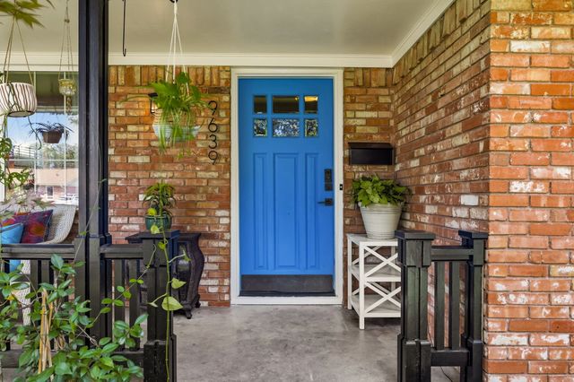 9639 Leaside Drive, Dallas, TX 75238