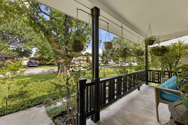 9639 Leaside Drive, Dallas, TX 75238