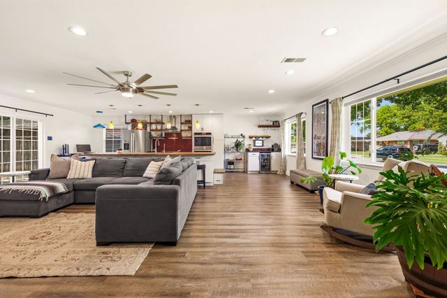 9639 Leaside Drive, Dallas, TX 75238