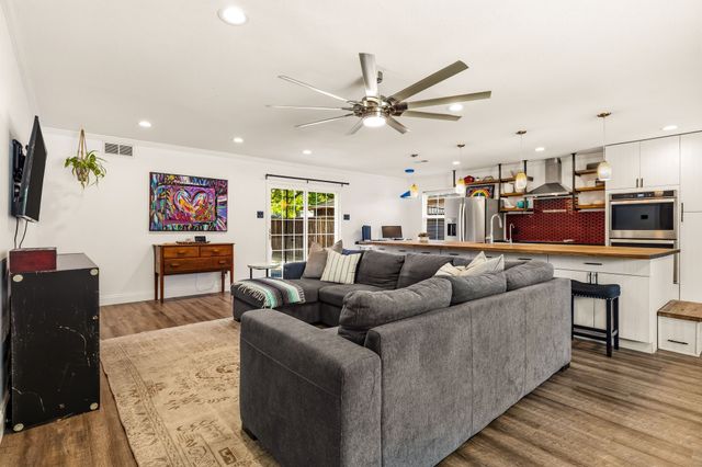9639 Leaside Drive, Dallas, TX 75238