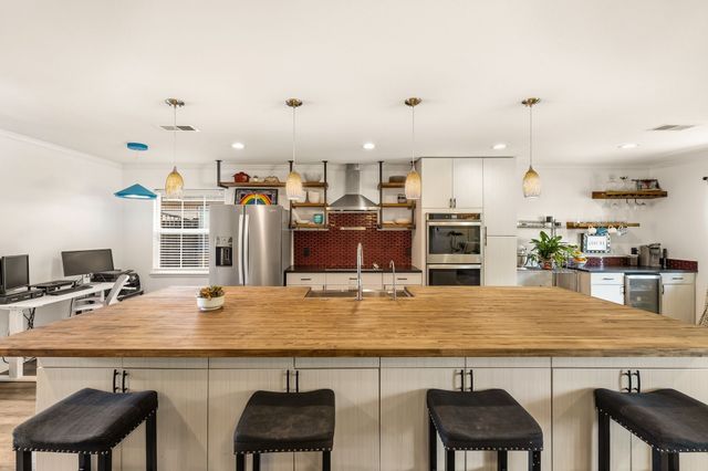 9639 Leaside Drive, Dallas, TX 75238