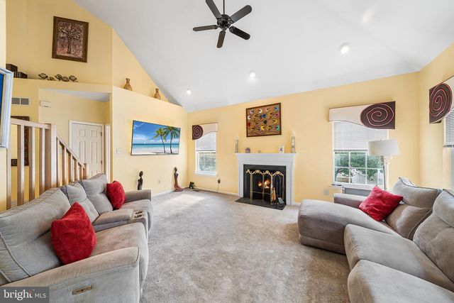 204 SOMERSET CIR, Chalfont, PA 18914