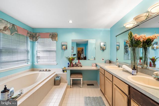 204 SOMERSET CIR, Chalfont, PA 18914