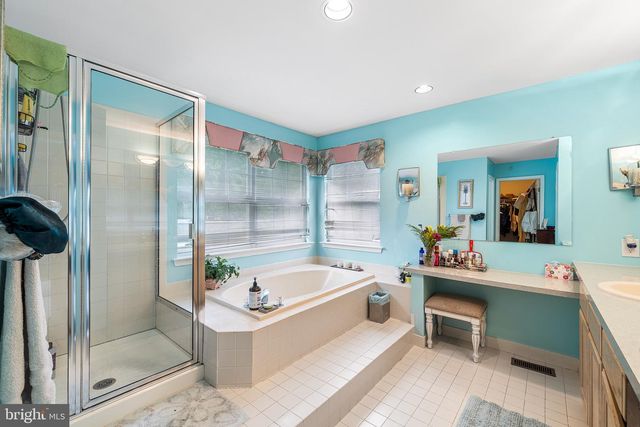 204 SOMERSET CIR, Chalfont, PA 18914