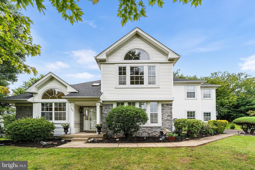 204 SOMERSET CIR, Chalfont, PA 18914