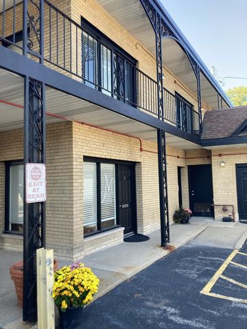 381 N York Street, Elmhurst, IL 60126