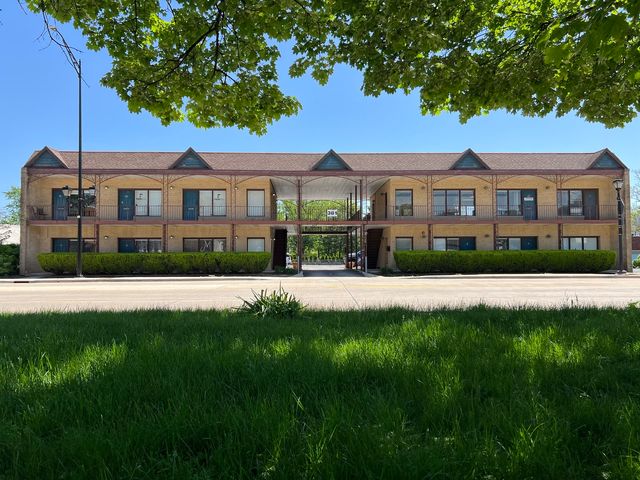 381 N York Street, Elmhurst, IL 60126