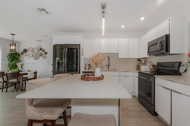 1130 NE 143rd St, North Miami, FL 33161