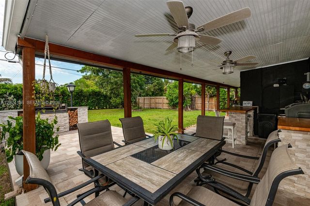 1130 NE 143rd St, North Miami, FL 33161