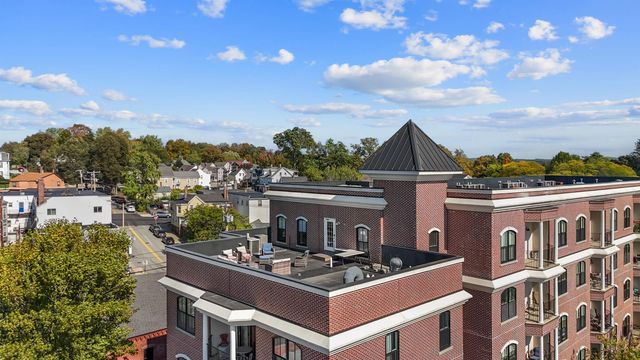 52 Main St Apt 402, Nashua, NH 03064